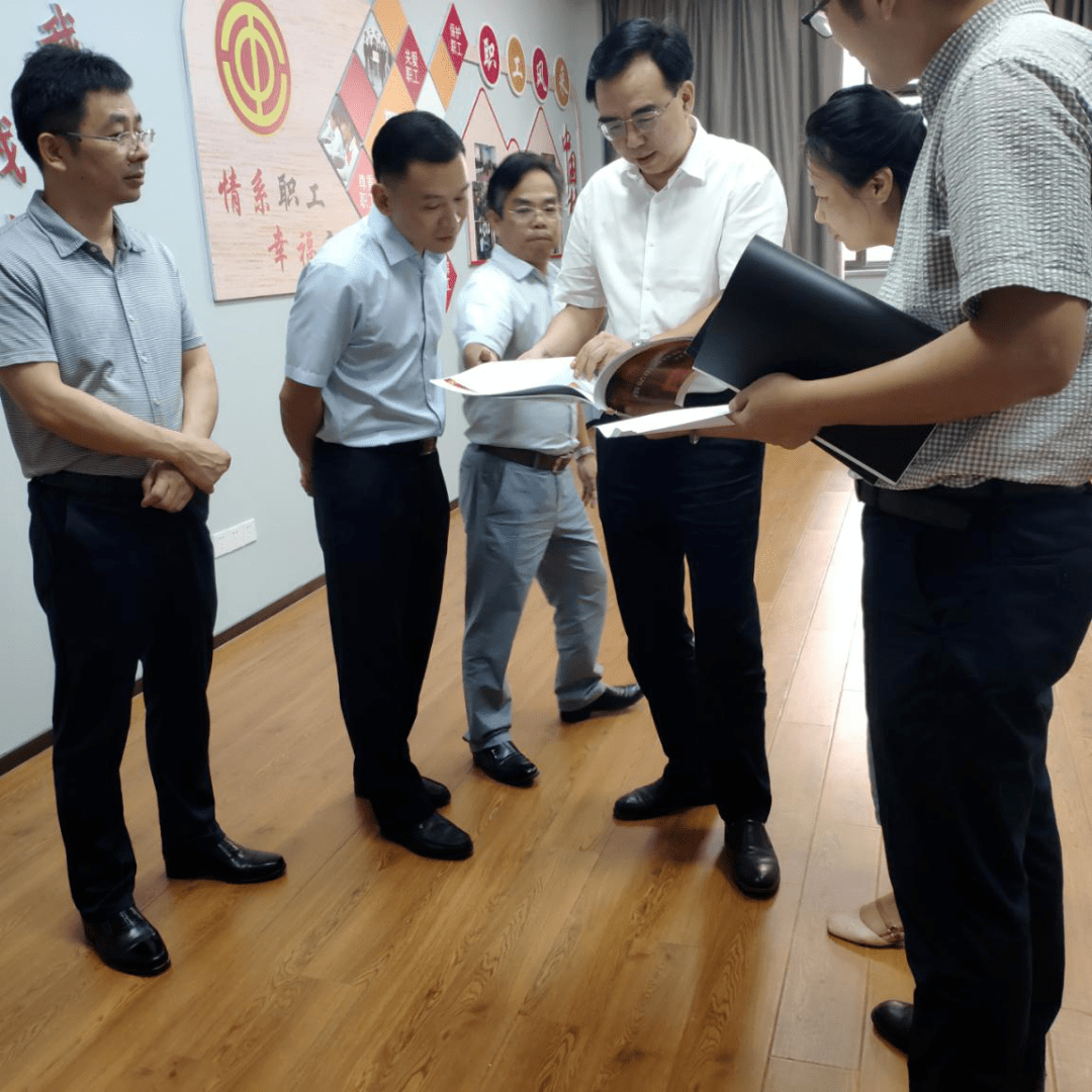 中国铁路南昌局集团有限公司党委副书记万军调研铁路二村社区党群服务