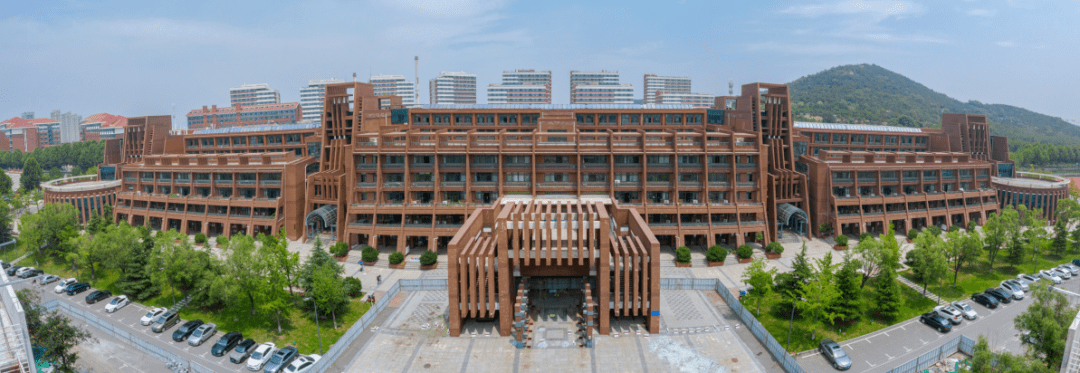 一份来自青岛理工大学土木工程学院的等待请2020级研究生签收