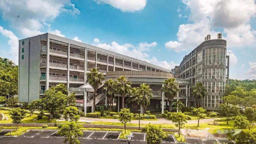 砰砰砰!北理珠快递,快出来看明德楼