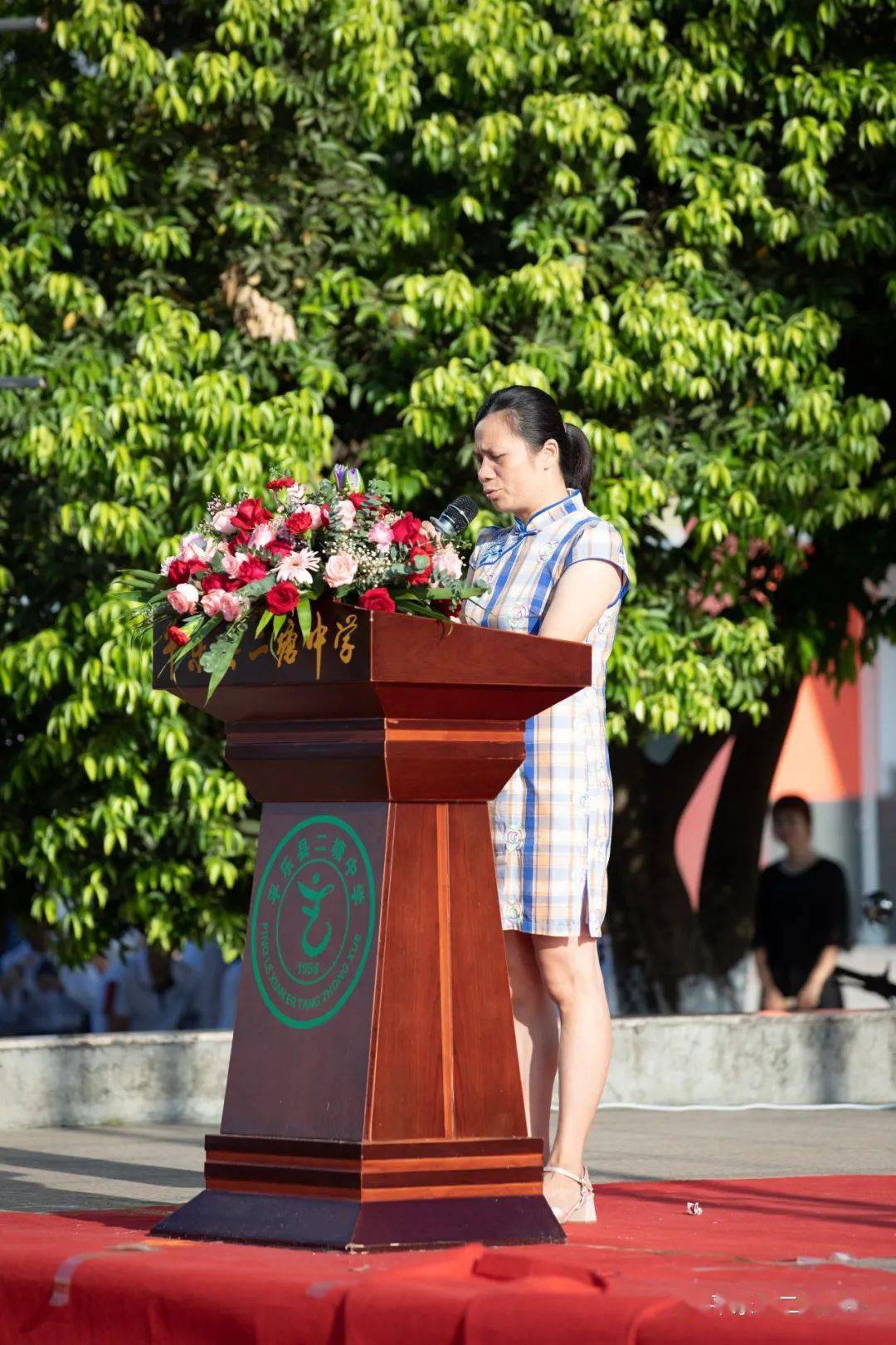 平乐县二塘中学2020年秋季学期开学典礼:奋斗的青春最美丽_手机
