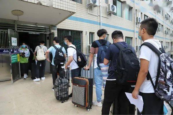 久違了攀大久別重逢仍少年雲開雨霽復學歸