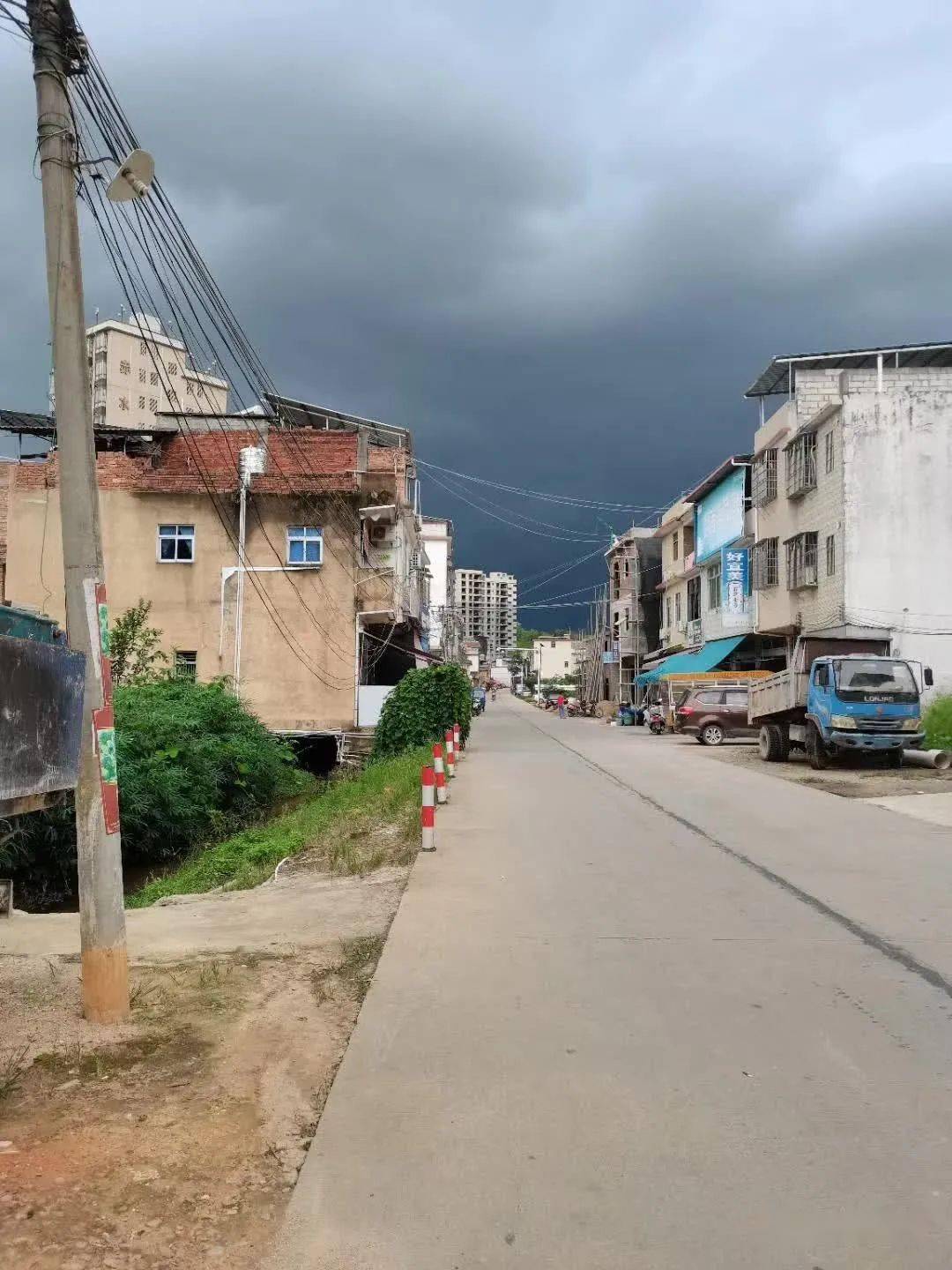 受强雷雨云团影响11日08时