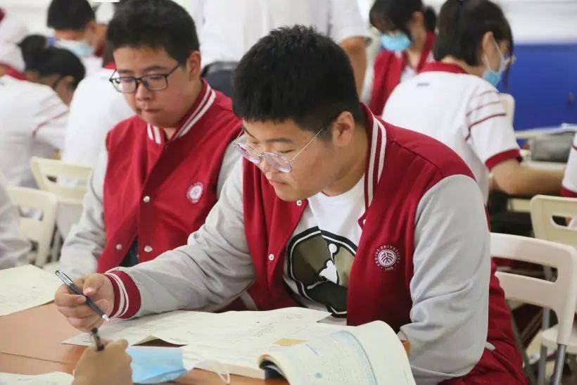 北大附属实验学校高中段新学期教研组长示范课情景再现