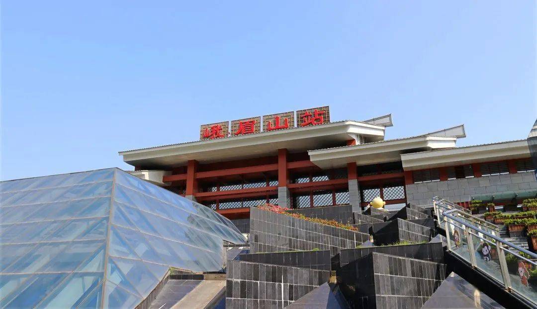 再游峨眉山云中你的千百种模样