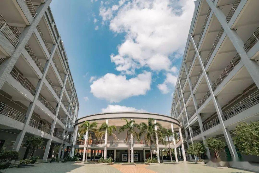 砰砰砰!北理珠快递,快出来看明德楼