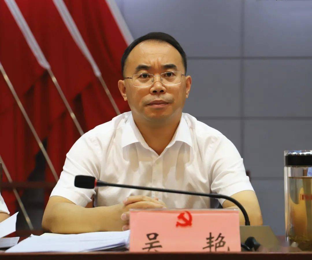 刘景兵,吴艳就"双创"迎检部署工作作详细讲解,青年志愿者代表,景德镇