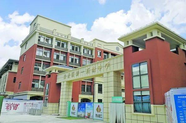 位于白云区育才路东侧的省级示范性高中白云区第一高级中学,改扩建