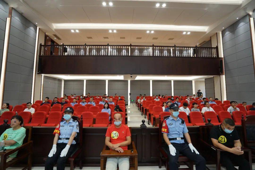 危机乐平某国道发生大货车事故消防官兵紧急施救