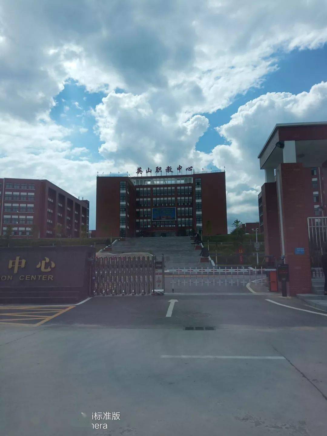榜上有名英山职教中心值得骄傲的是湖北省一共有49所学校上榜以下为