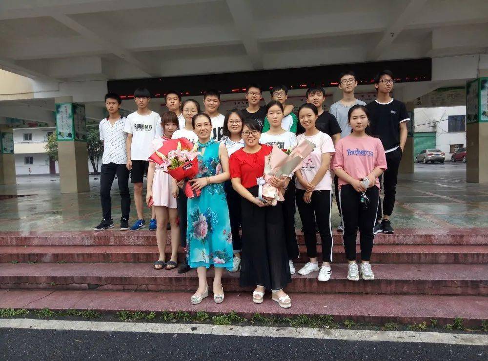 有幸带着分宜一小一(1)班的一群小可爱,欢欢喜喜,携手共进,走完了六年