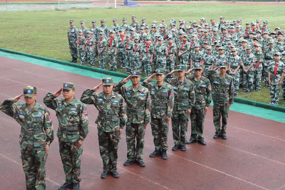 宝剑锋从磨砺出京信友谊中学举行2020级新生军训开训仪式