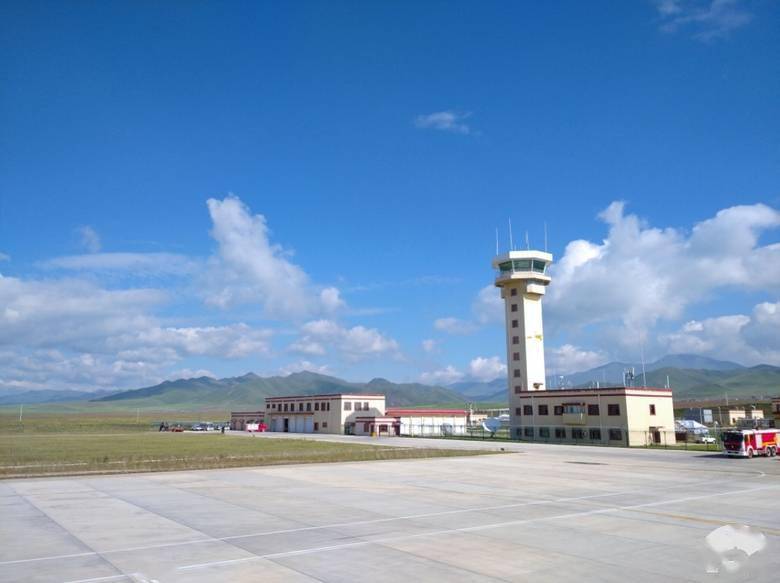 塔台藏族老奶奶准备推出飞拉萨起飞,再见夏河.