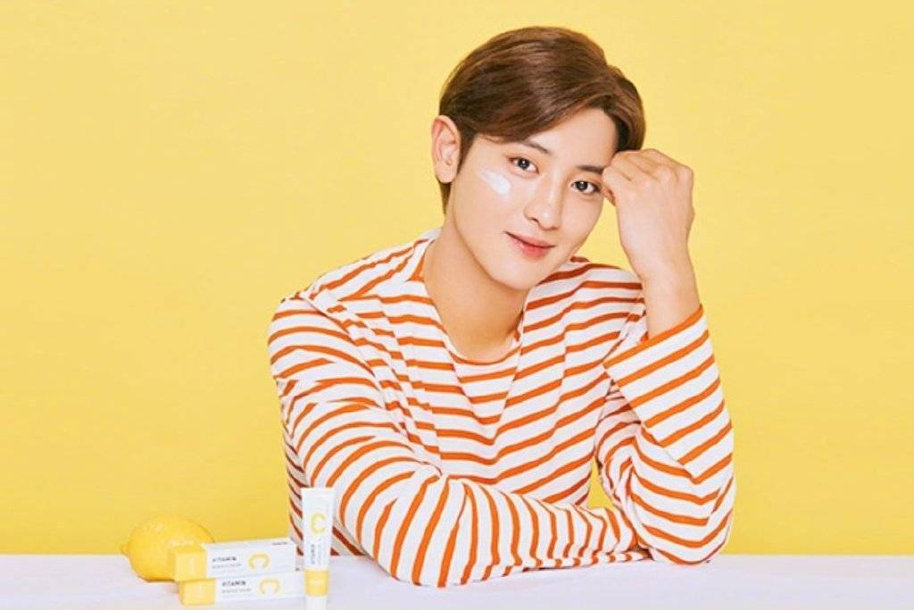 朴灿烈代言新画报公开!活力满分的小柠檬!