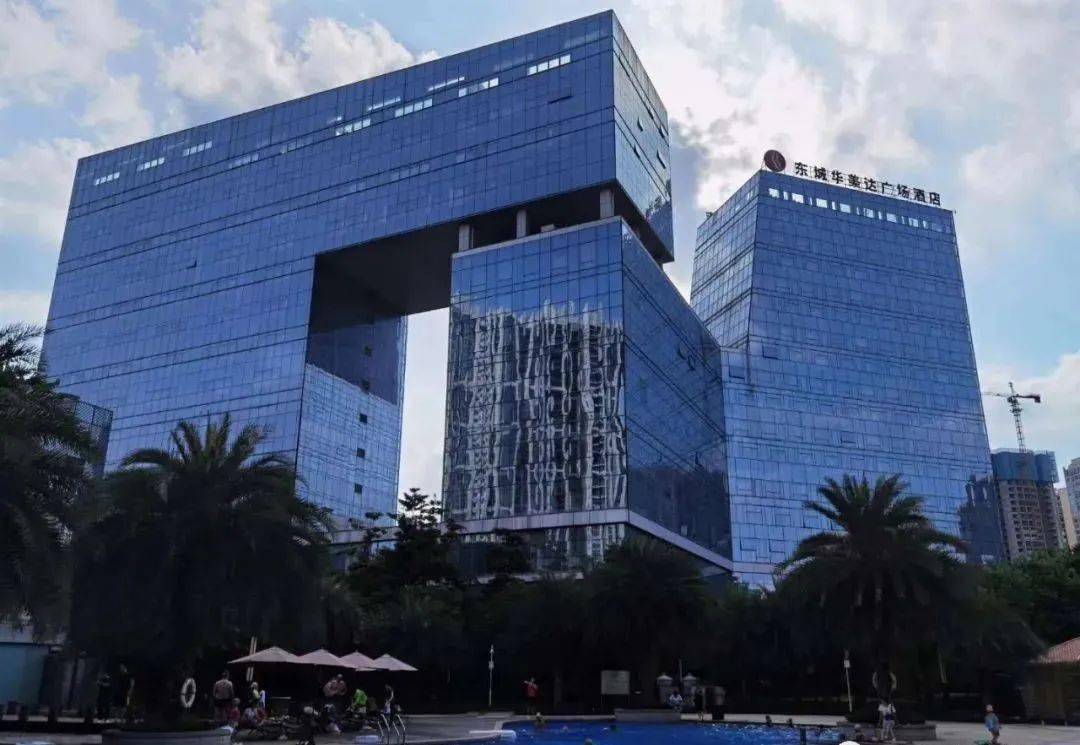 柳州东城华美达广场酒店散发着时尚优雅的迷人气质.