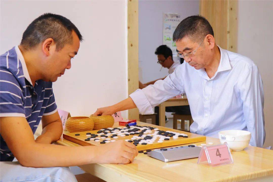 丁科武第三名:帅学坚第四名:刘思勇第五名:刘湘园第六名:晏童晖围棋第