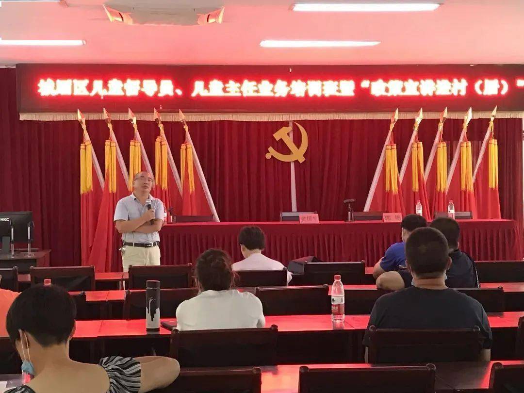 之际,城厢区民政局局长石志坤和副局长黄国生深入村(居)做宣讲动员,并