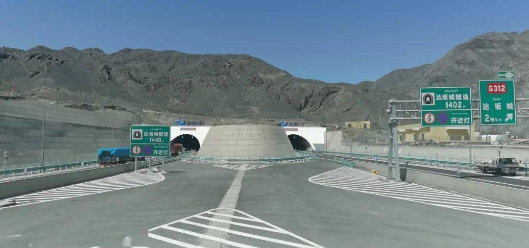 中国最长长长高速公路全面通车提速全长4395千米你要来挑战么