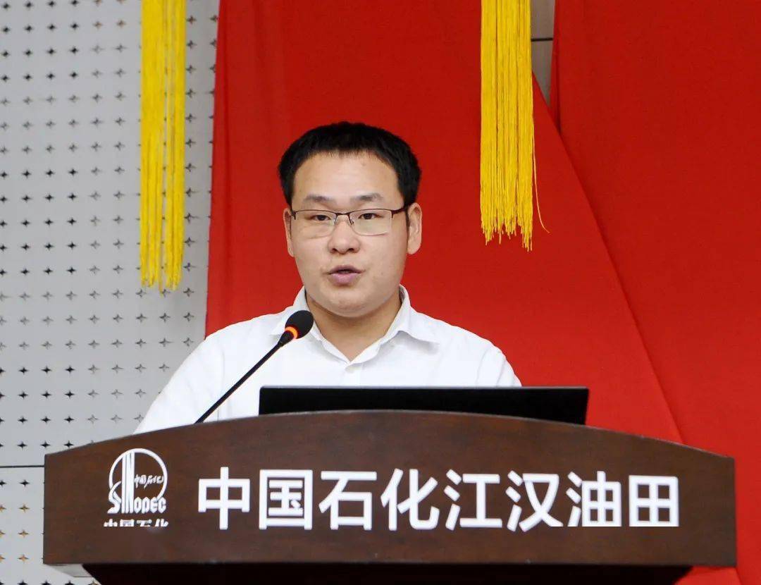 生产管柱更换井口套管的工艺》一举获得一等奖的清河采油厂职工杨文波