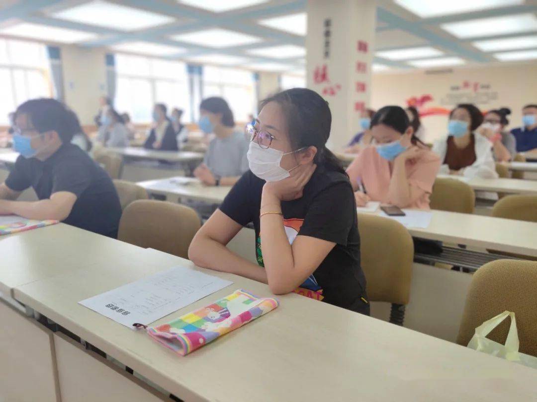 次新生家长会帮助家长全方位,多角度的了解幼儿园,了解幼儿在园的生活