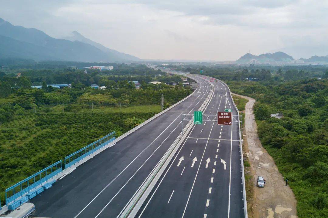 公路网二横线汕湛高速当中的一段,通车以后从惠州到清远会节省一个半