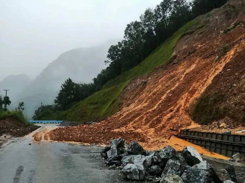 紫云段开展水毁巡查确保道路安全畅通