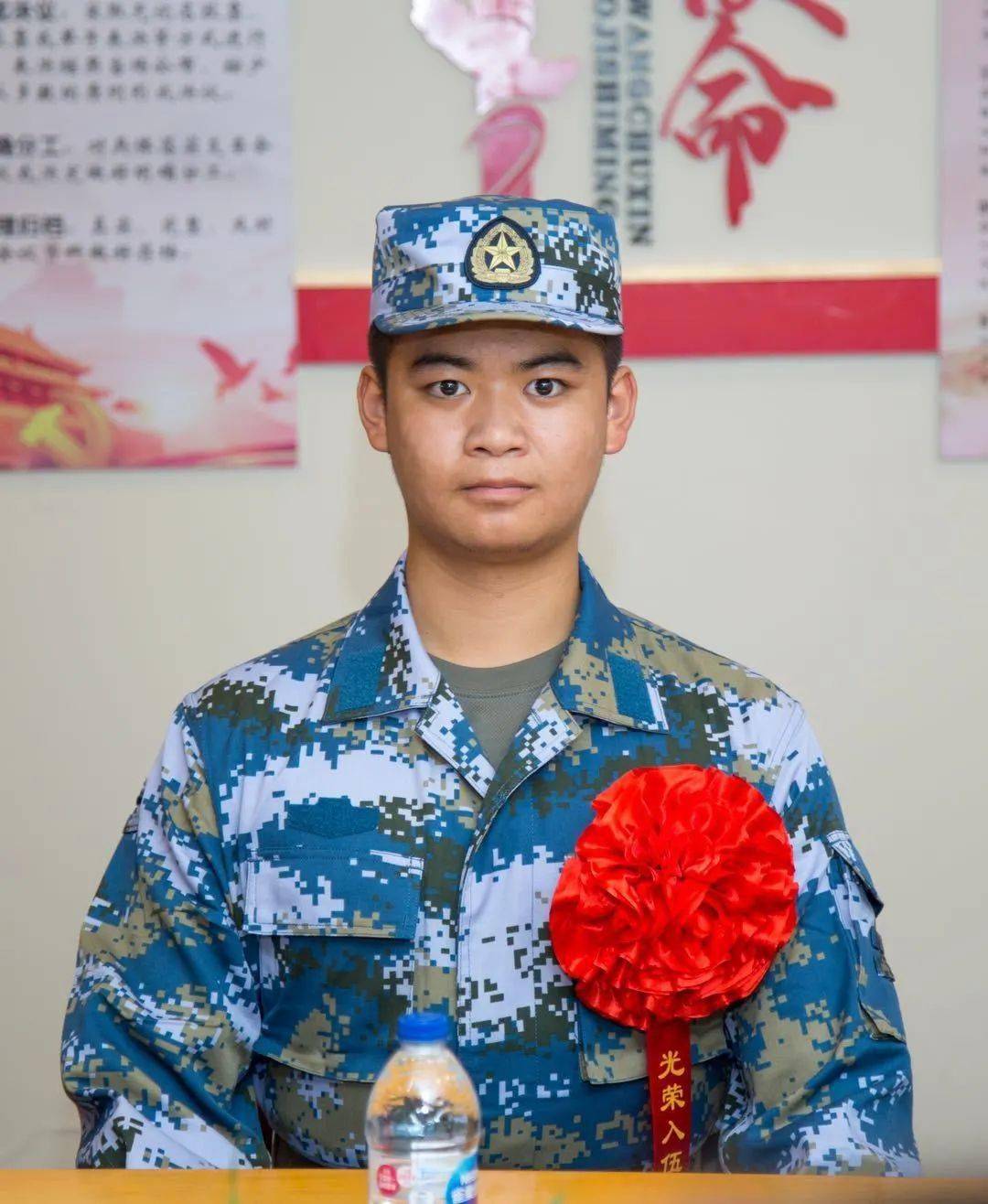 戴上大红花的你们是上戏的另一种英姿