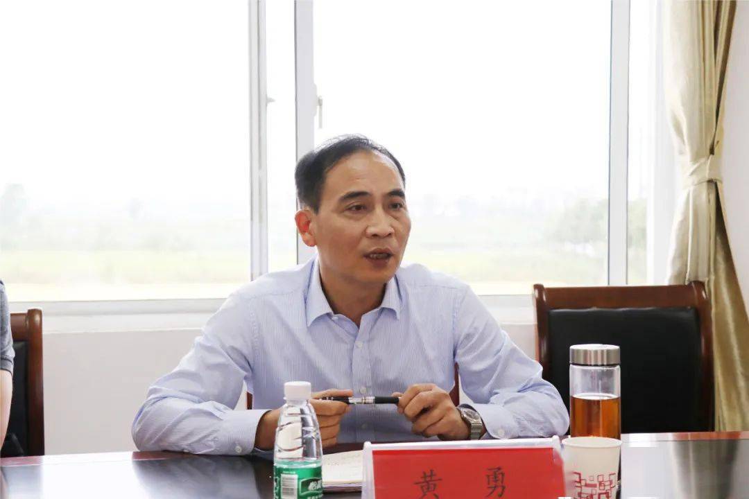 黄勇调研督办河湖长制和精准扶贫工作