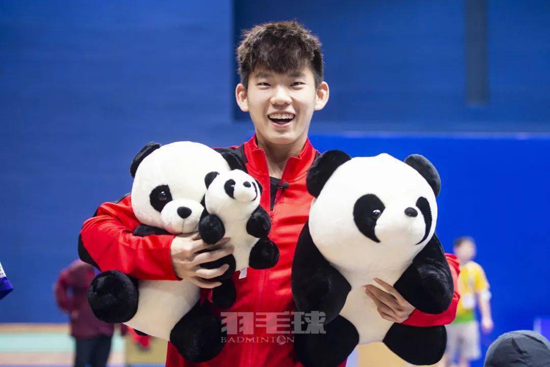 羽超|掉到国宝堆里的国手,赛场也会萌萌哒_刘成