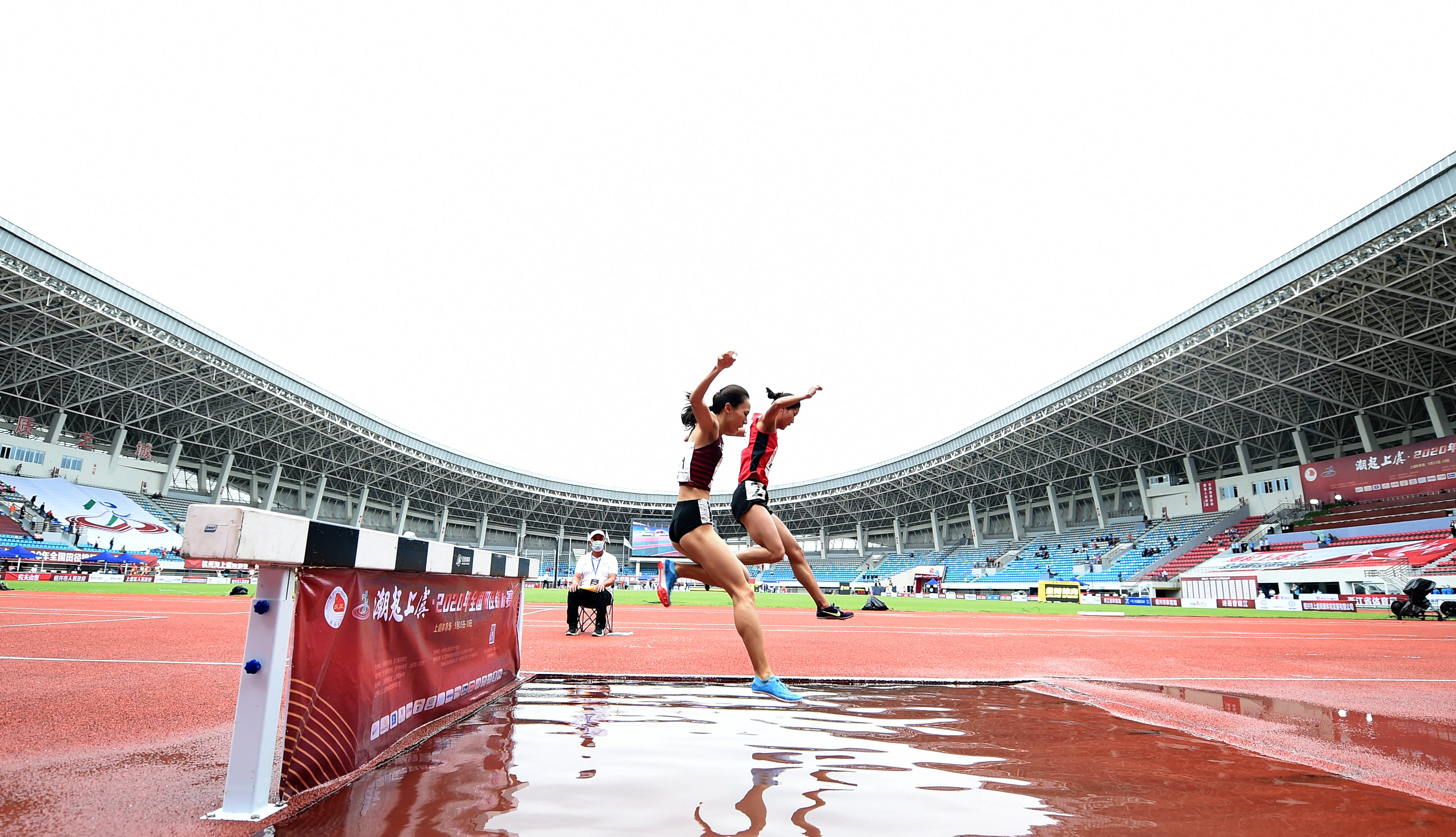 田径——全国锦标赛:女子3000米障碍决赛赛况