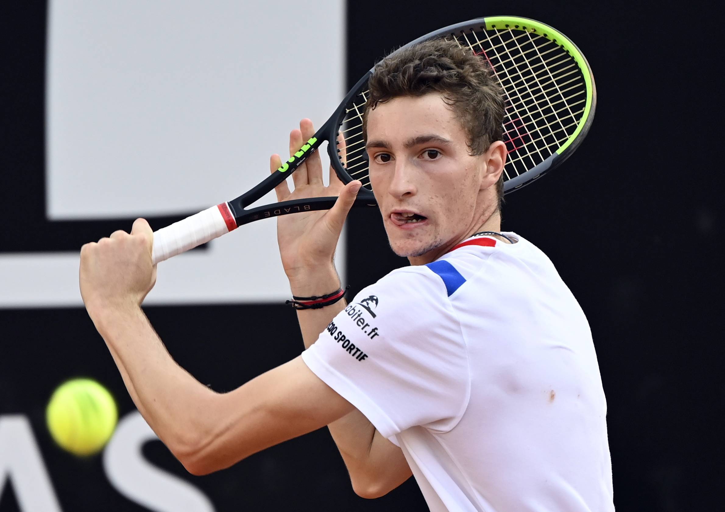 网球——意大利公开赛:安贝尔晋级