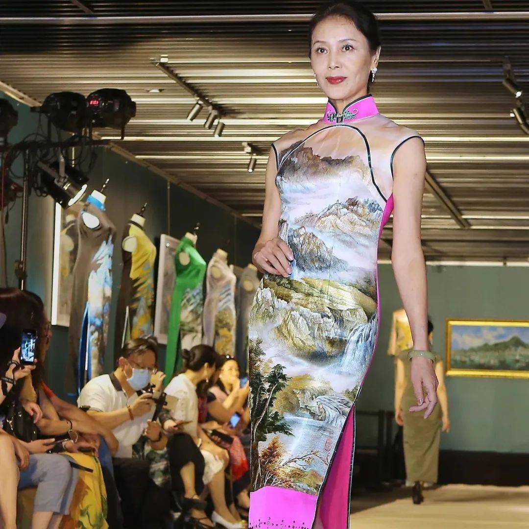 四行仓库上演锦绣霓裳海派旗袍闪耀苏河秀带