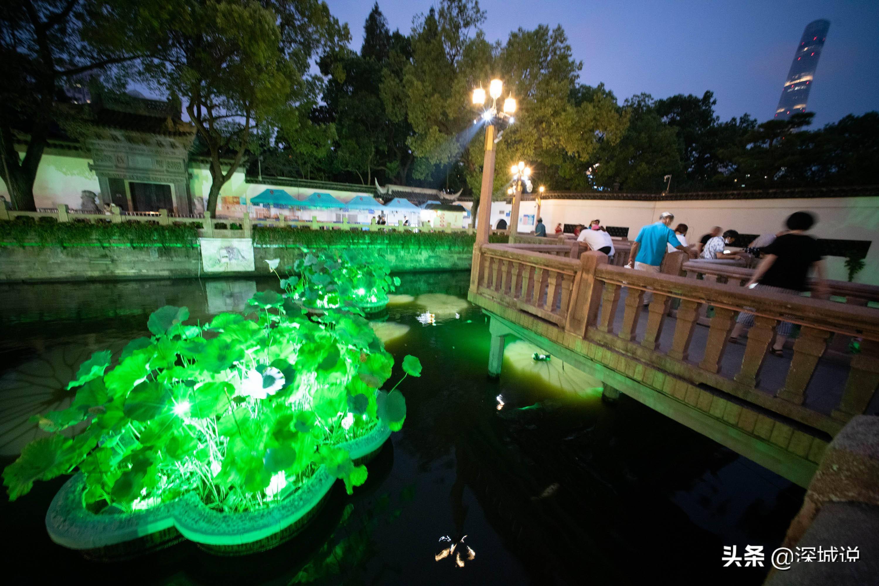 上海城隍庙豫园堪称经典,水面灯光景观夜色迷幻,令人流连忘返_市里