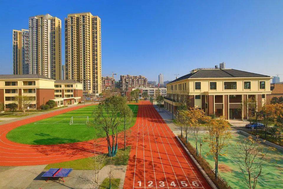 枫树山中航城小学被认定为长沙市雨花区教育局首批智慧校园示范校