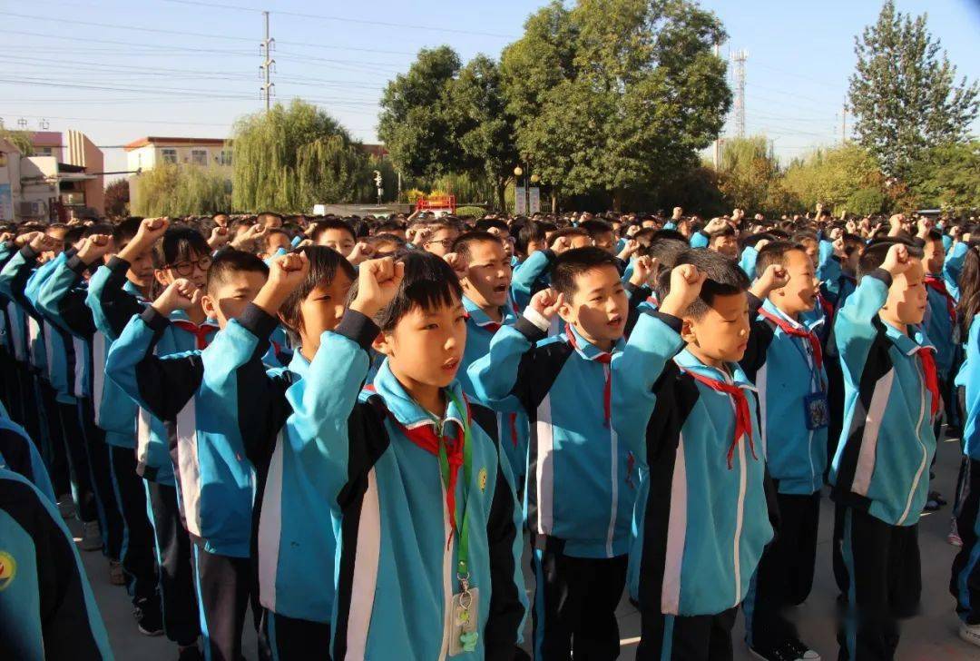 聚英学校小学部举行勿忘国耻振兴中华主题升旗仪式