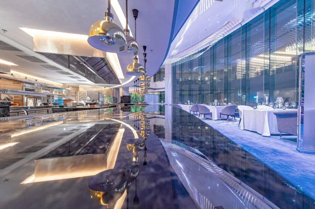 于云端纵览城市美景丨新锦江大酒店·蓝天旋转餐厅荣耀回归