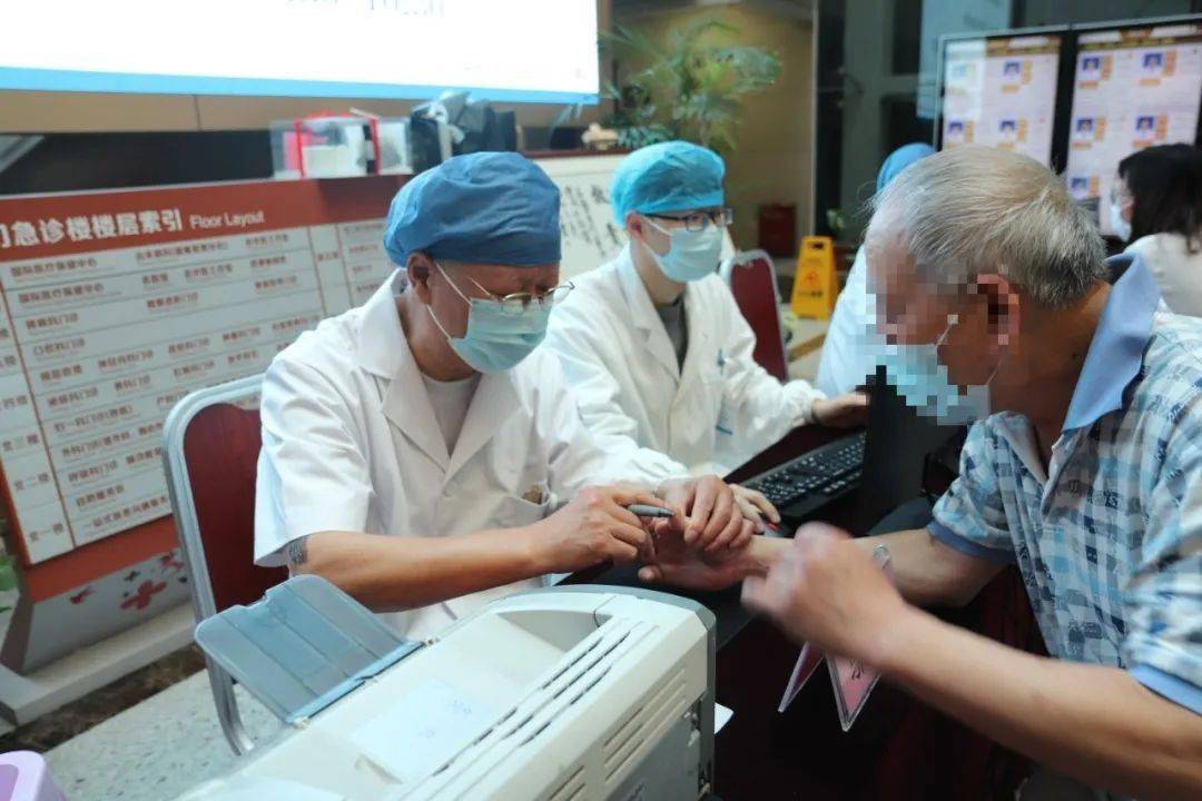 专家在身边为什么现在人头发越来越少皮肤问题越来越多邬氏皮科第三代