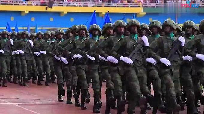 卢旺达解放25周年阅兵受阅部队采用中式步伐堪称非洲版解放军