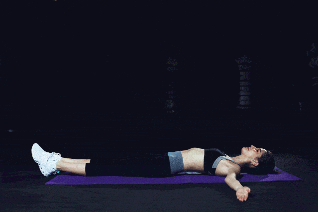 盘点卷腹运动的3种进行方式,坚持进行,腹部会发生什么变化?