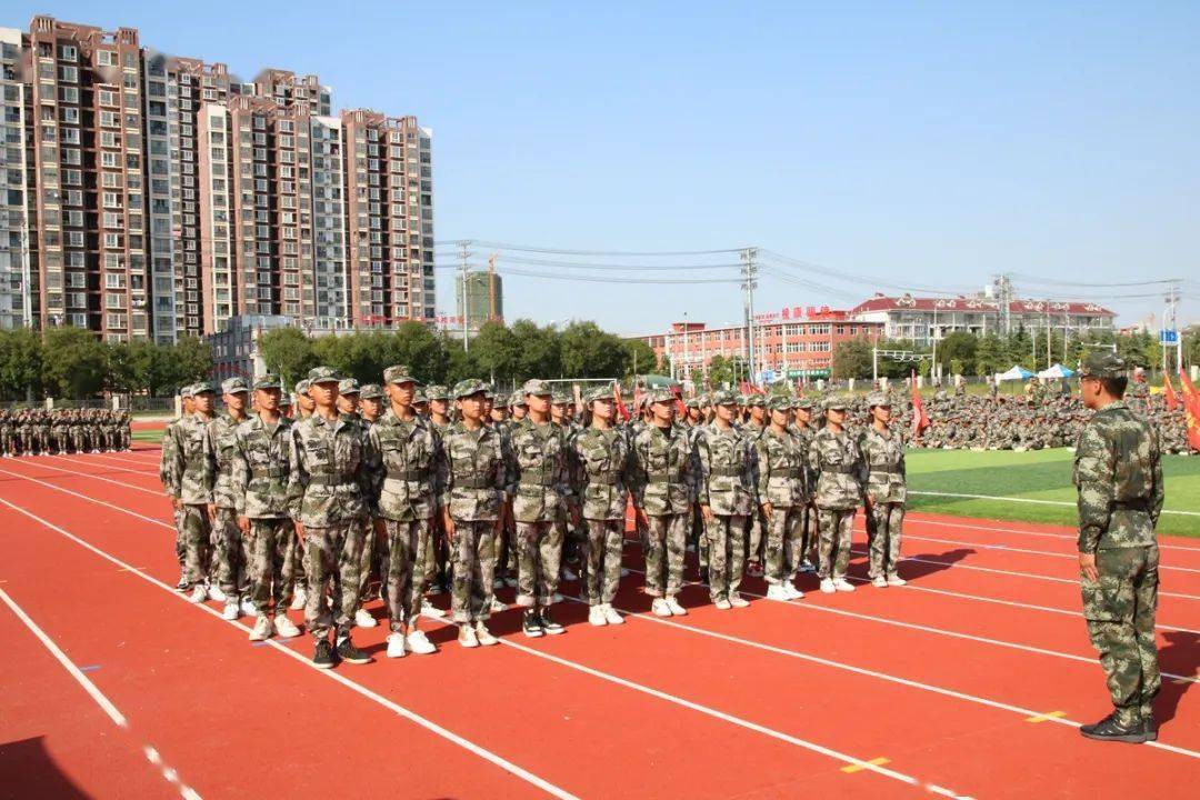 蒙城县职业教育中心首届新生军训会操展风貌