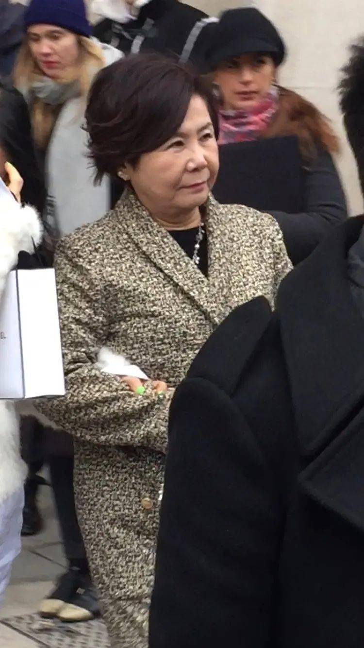 权志龙妈妈的时装秀 67676767