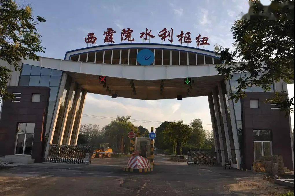 景区南大门停车场景区道路景区交通车去游玩的游客还要注意入园须知哦