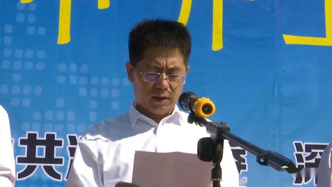 市长张小勇在开工仪式上致辞,他说,今年以来,我市坚持把项目建设作为