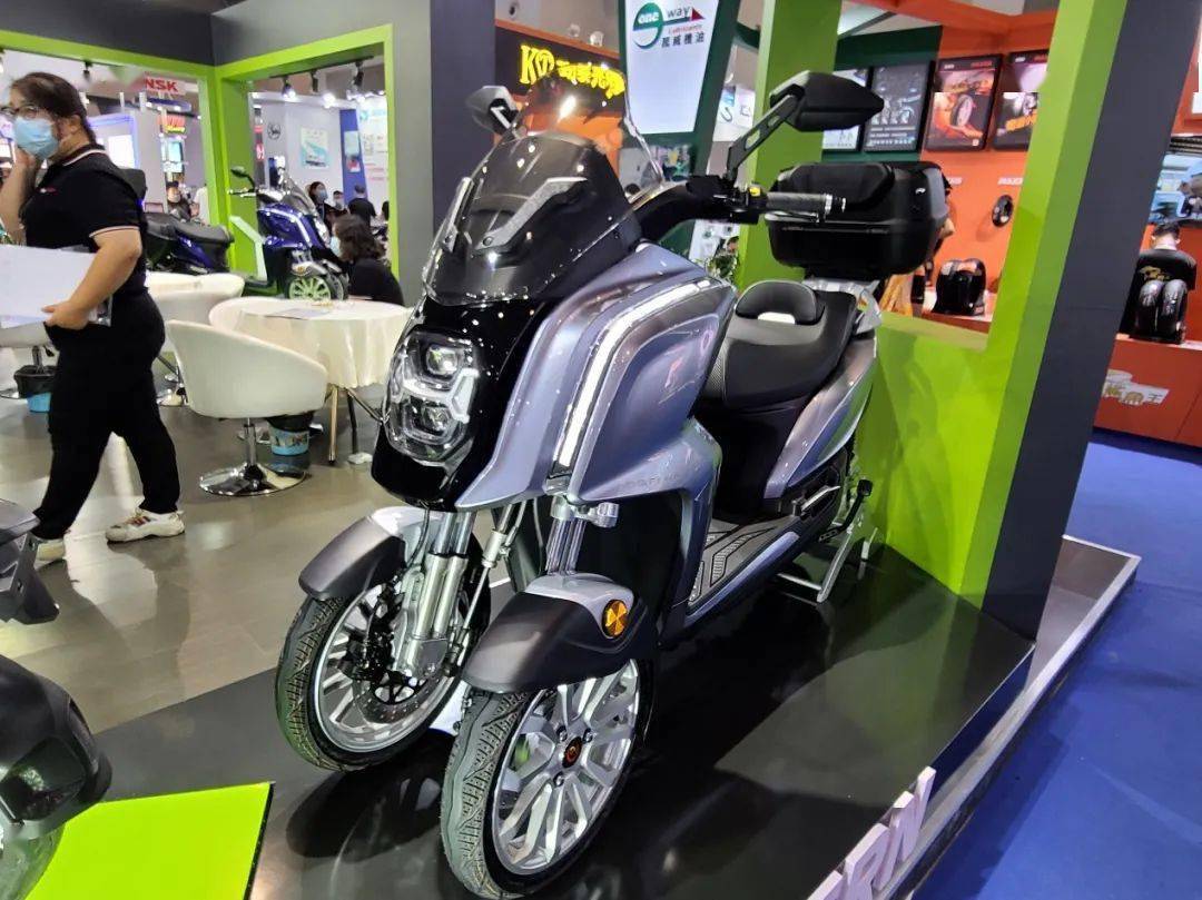 摩展吸睛斗风倒三轮电动新物种