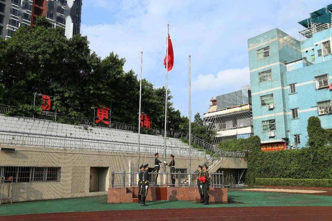 近千名高一新生加入到平冈中学这个团结,温暖的大家庭,开启他们高中