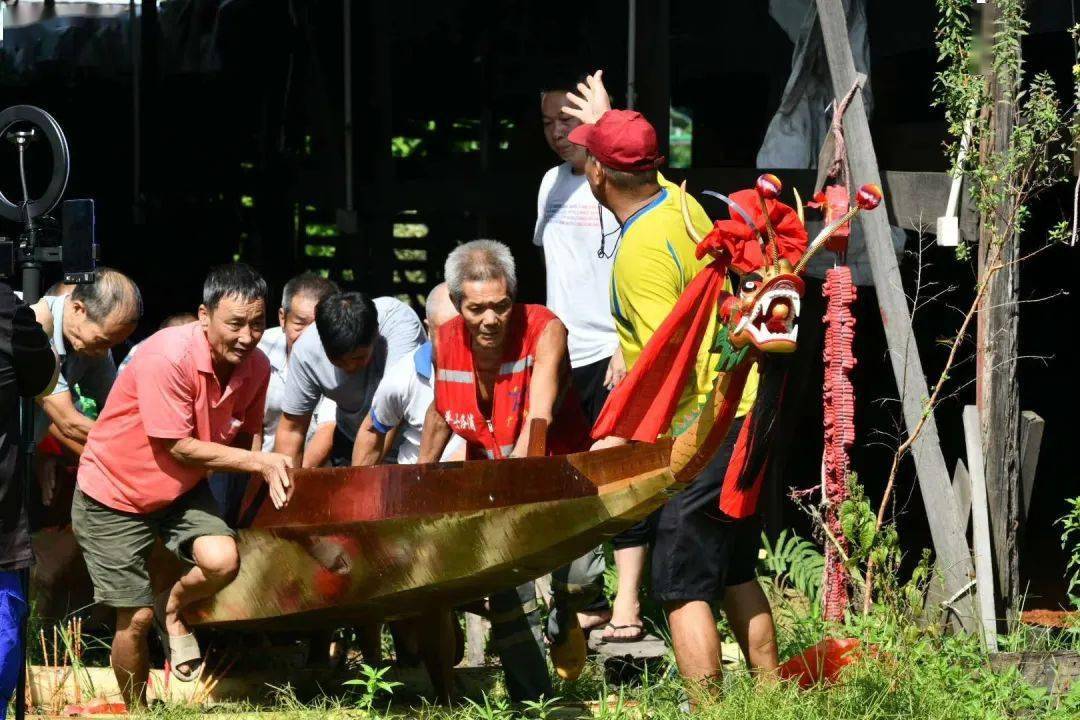 场面壮观又有5条新龙齐入水洛浦人转发分享