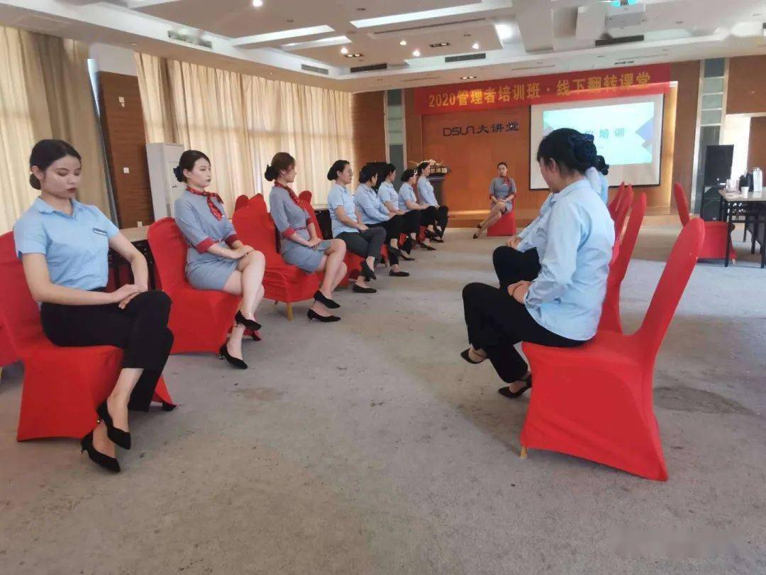 【员工风采】山海天物业组织客服人员服务礼仪培训学习