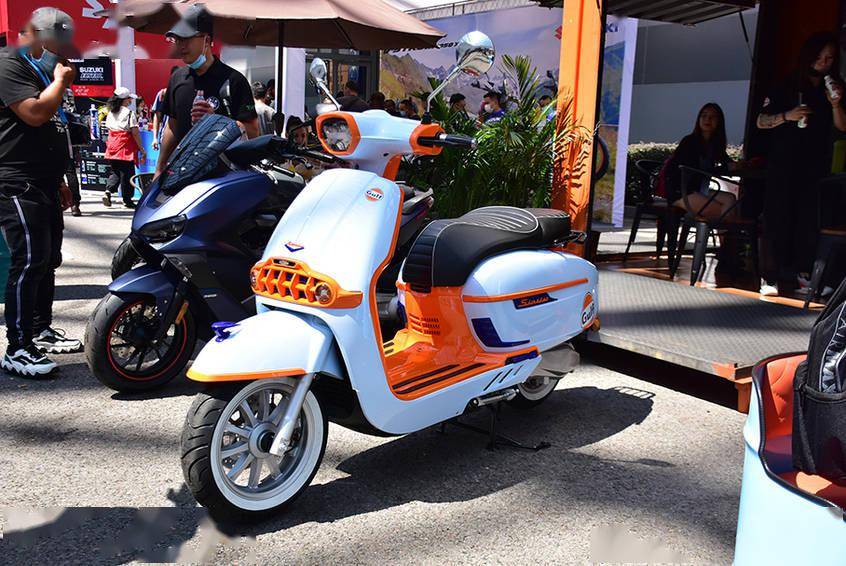 复古踏板新选择 龙嘉victroia sixties300i重庆摩展正式上市