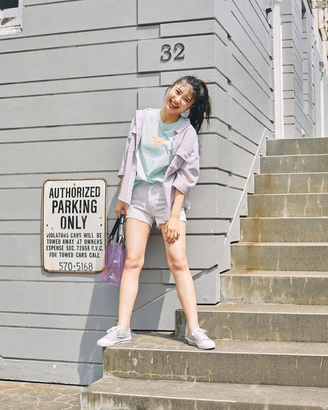 香芋紫夹克和短裤的套装,用淡淡的冰淇淋色给全身减龄.