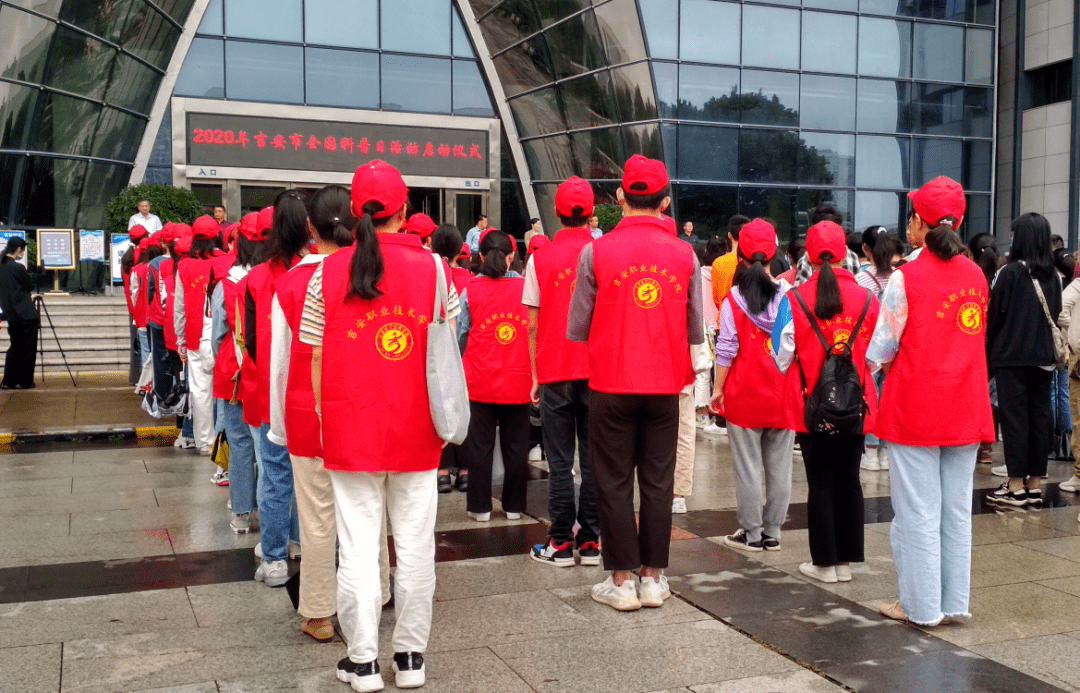 我校青年志愿者赴科技馆参加全国科普日活动启动仪式