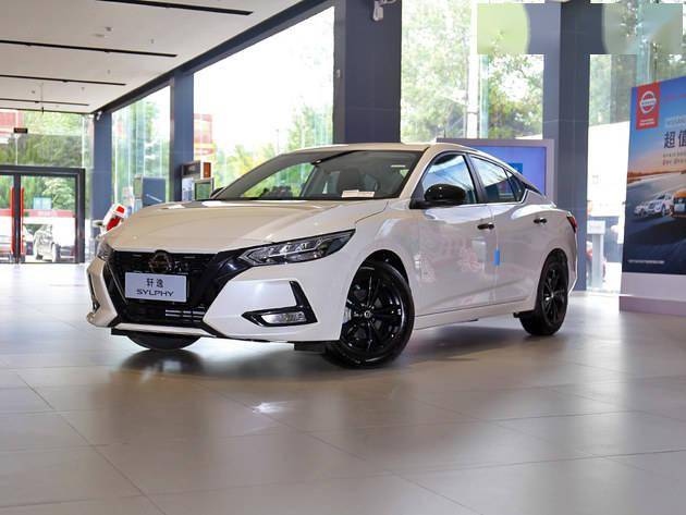 2021款轩逸到店体验 暗夜选装包还挺酷的